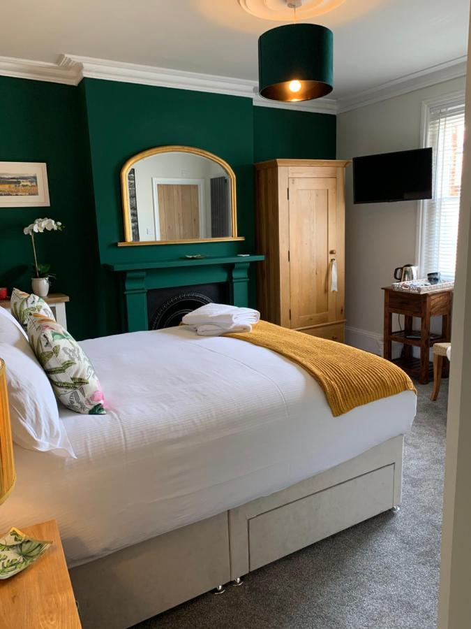 The Lazy Lion Bed and Breakfast Milford on Sea Eksteriør billede