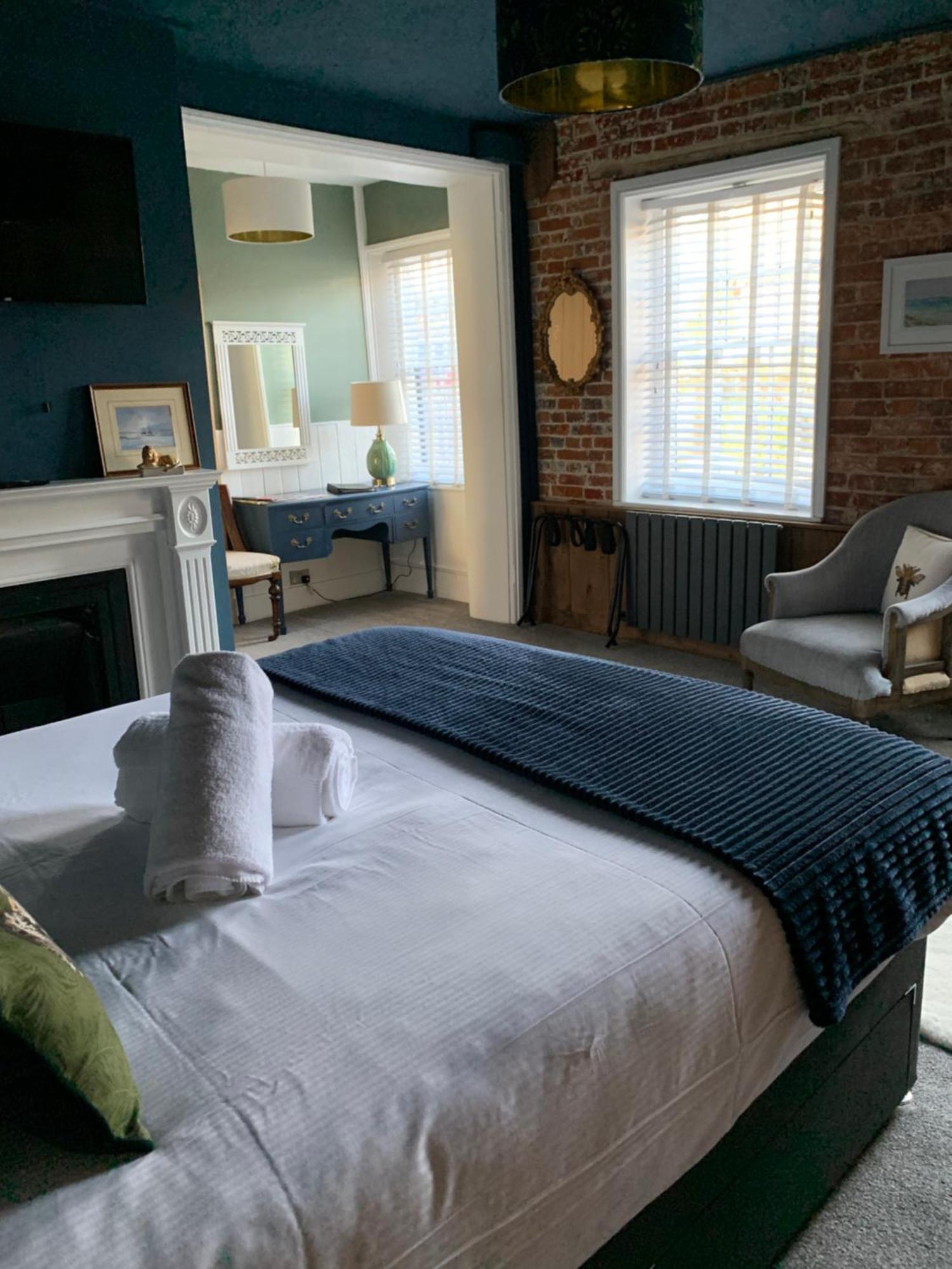The Lazy Lion Bed and Breakfast Milford on Sea Eksteriør billede
