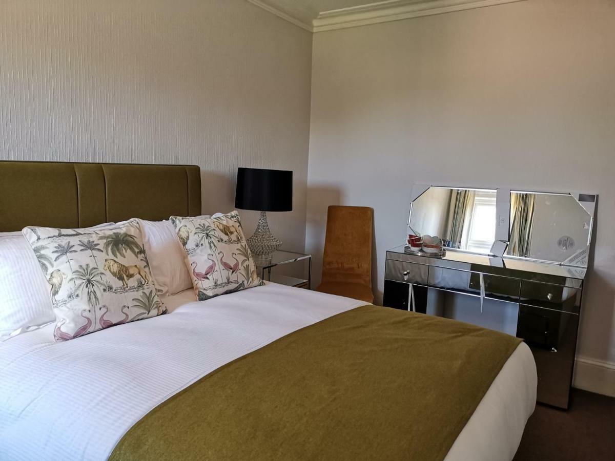 The Lazy Lion Bed and Breakfast Milford on Sea Eksteriør billede
